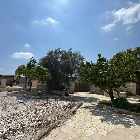 Stone House * Marathounta